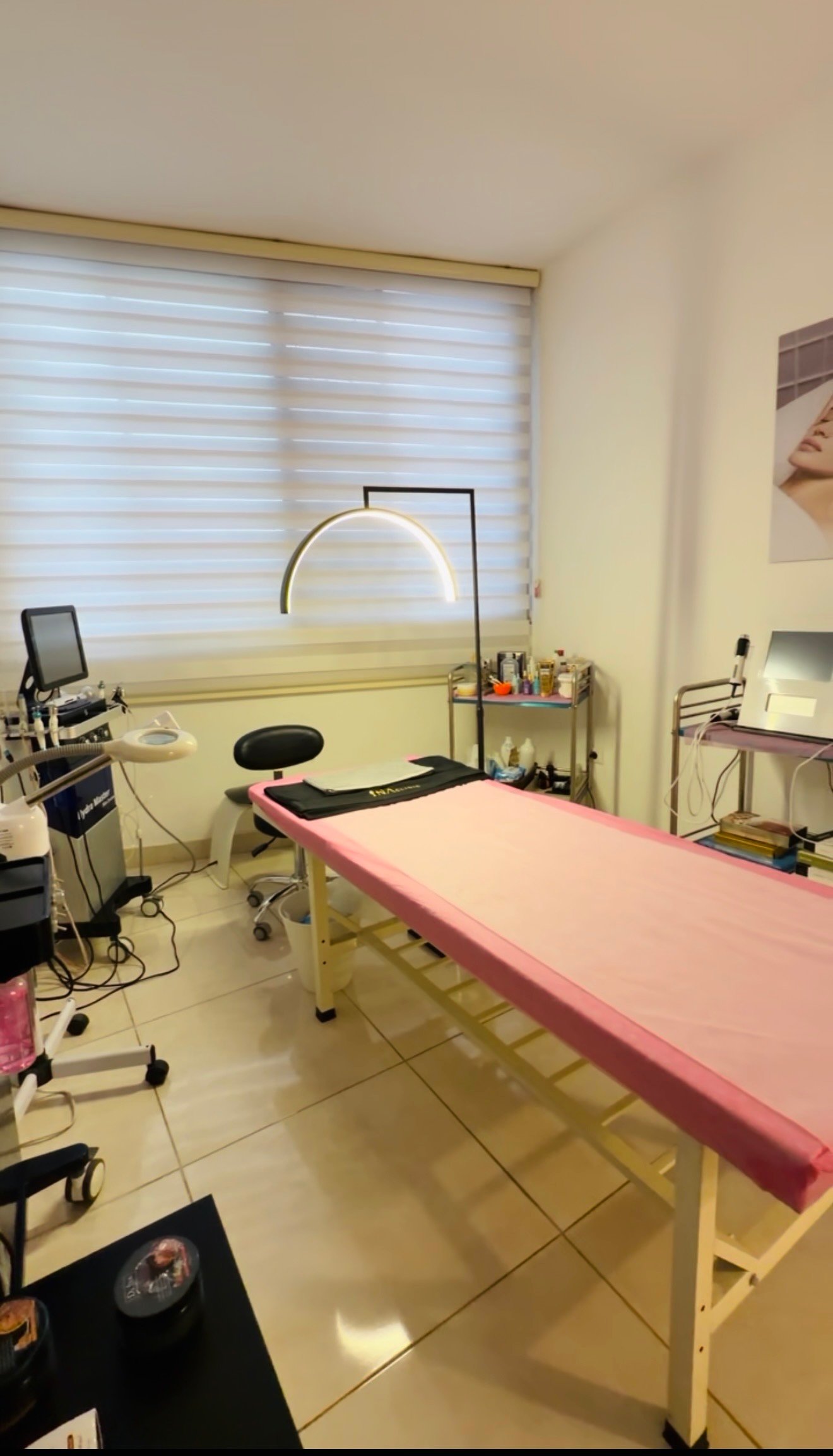 عيادة آينا - الوحدات